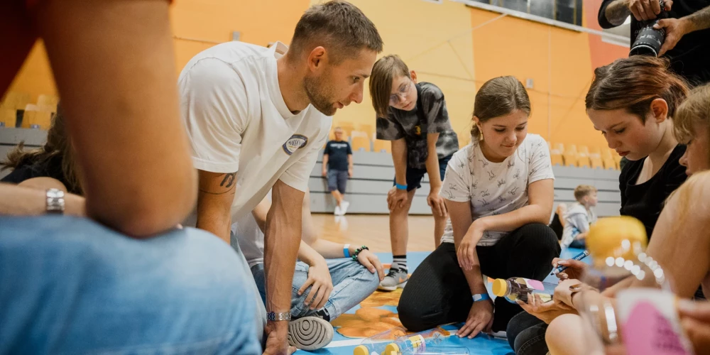 Pirmā sezona pārspēja sākotnējo plānu - programmā iesaistījās vairāk nekā 900 skolēnu no 13 Latvijas skolām, tostarp arī specializētā skola bērniem ar intelektuālās attīstības traucējumiem. Kopīgajās sarunās un praktiskajās nodarbībās jaunieši uzzināja, kā veidot sabalansētu dienas ritmu, rūpēties par miegu un uzturu, kā arī kā sportistu pieredze var palīdzēt attīstīt izturību, motivāciju un mērķtiecību.