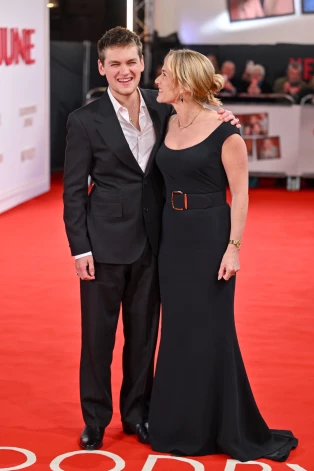 Keita Vinsleta ar dēlu Džo.