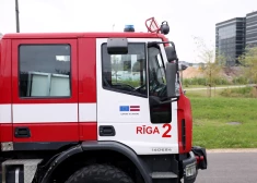 Забытый на плите ужин едва не стоил жизни: в Риге пожарные вытащили человека из дыма