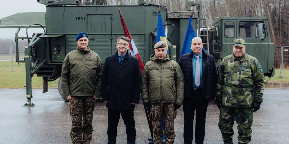 “Giraffe” 1X radars ir gaisa telpas novērošanas radars uz zemes bāzētas pretgaisa aizsardzības nodrošināšanai.