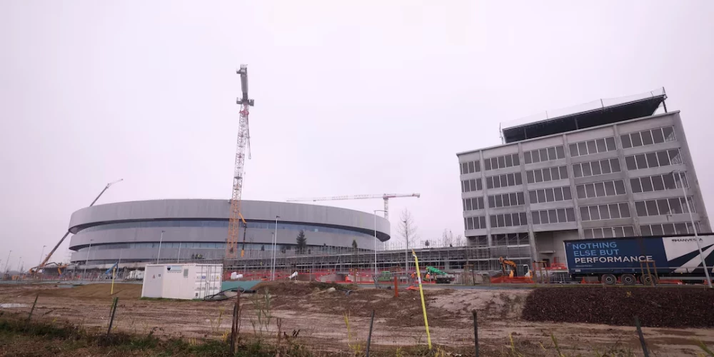 Milānas olimpisko spēļu hokeja arēnā decembra sākumā darba vēl daudz.