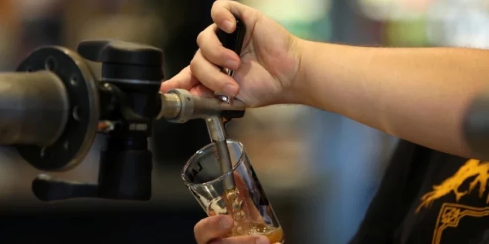 Крепкий алкоголь дорожает уже весной, сладкие и энергетические напитки — с 2028 года.