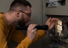 Электроэнергия делит Латвию по типу жилья: кто играет с биржевыми ценами, а кто - довольствуется фиксированными?