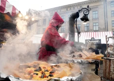 Kas par cenām! Kurā Ziemassvētku tirdziņā var paēst un padzert lētāk - Rīgā vai Tallinā?