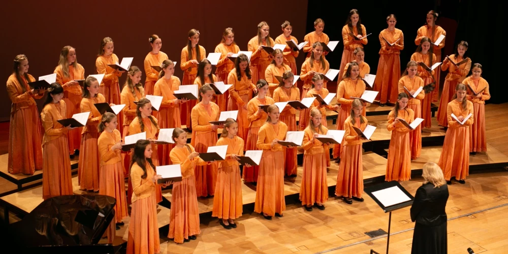 Rīgas Doma meiteņu koris TIARA.