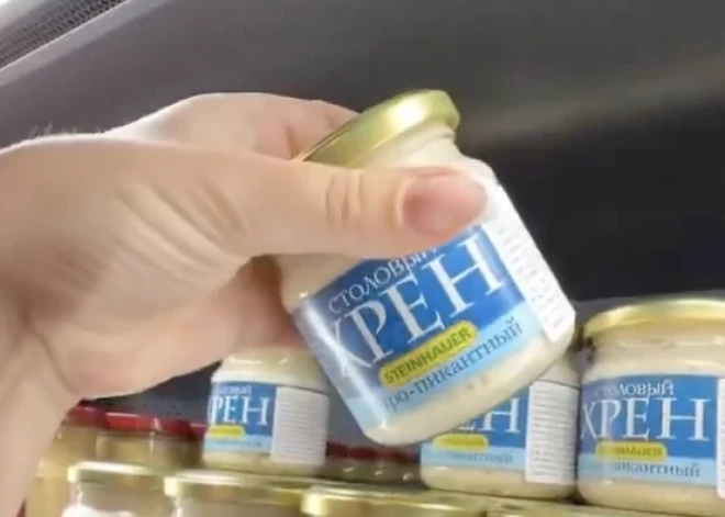 Jauns veikals Latvijā uzjundī spraigas diskusijas par PSRS "nostaļģijas nomocītajiem"; atvēršanas dienā cilvēki uz ielas stāv rindā