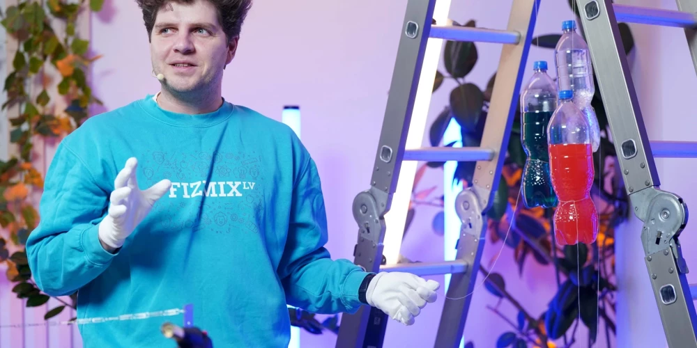 Tiešsaistes pasākumu 28. novembrī apmeklēja 1400 skolēnu no Latvijas skolām, iepazīstoties ar sešiem stāstiem – jaunu un iedvesmojošu cilvēku piemēriem Latvijā. 