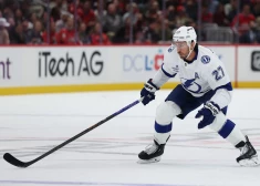 Zemgus Girgensona NHL klubs "Lightning" pagarina līgumu ar divkārtējo Stenlija kausa ieguvēju Raienu Makdonu