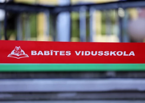 Uzraksts Babītes vidusskola.