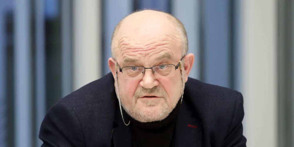 Saeimas deputātam Jānim Ādamsonam par spiegošanu Krievijas labā piespriests astoņu gadu un sešu mēnešu ilgs cietumsods.