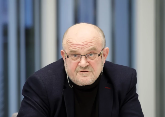 Uz nenoteiktu laiku atlikta apelācijas sūdzības izskatīšana bijušajam deputātam Ādamsonam, kurš sadarbojās ar Krieviju