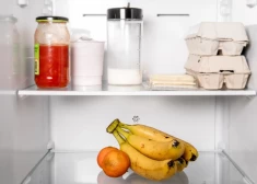 Seši iedarbīgi paņēmieni, kā tikt vaļā no smakas ledusskapī