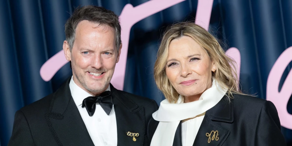 В минувший понедельник молодожены появились на церемонии вручения премии Fashion Awards 2025 в Королевском Альберт-Холле в Лондоне. 