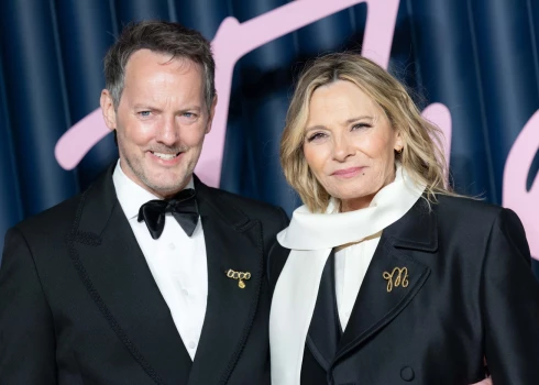 В минувший понедельник молодожены появились на церемонии вручения премии Fashion Awards 2025 в Королевском Альберт-Холле в Лондоне. 