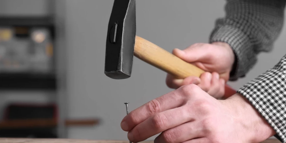 Ēnu ekonomika Latvijā tiek lēsta vidēji piektās daļas apmērā no iekšzemes kopprodukta, bet būvniecībā pat aptuveni trešdaļa. Tagad Būvniecības informācijas sistēmā jāapliecina, no kurienes ņemta nauda celtniecībai.  (Foto: Shutterstock)