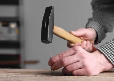 Ēnu ekonomika Latvijā tiek lēsta vidēji piektās daļas apmērā no iekšzemes kopprodukta, bet būvniecībā pat aptuveni trešdaļa. Tagad Būvniecības informācijas sistēmā jāapliecina, no kurienes ņemta nauda celtniecībai.  (Foto: Shutterstock)