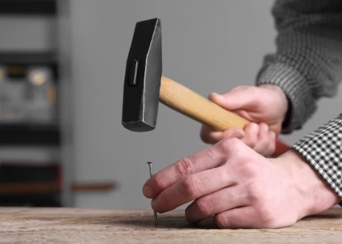 Ēnu ekonomika Latvijā tiek lēsta vidēji piektās daļas apmērā no iekšzemes kopprodukta, bet būvniecībā pat aptuveni trešdaļa. Tagad Būvniecības informācijas sistēmā jāapliecina, no kurienes ņemta nauda celtniecībai.  (Foto: Shutterstock)