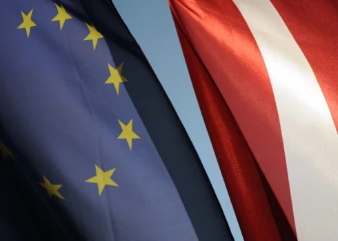 Pēc sezonāli izlīdzinātajiem datiem, Latvijas IKP trešajā ceturksnī salīdzinājumā ar attiecīgo laika periodu pērn palielinājies par 1,8%.