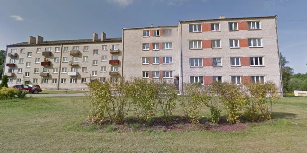 Жилой дом в Валке отремонтируют инновационными каркасными панелями.