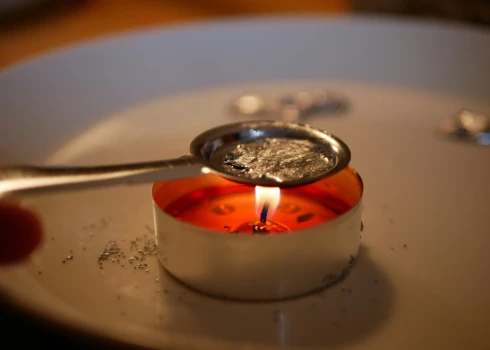 Laimīšu liešanas procesā pastāv nopietns risks, jo svins iztvaiko augstā temperatūrā un tvaikus var ieelpot. 