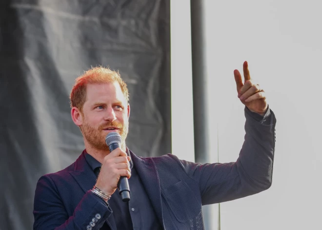 “Jūs ievēlējāt karali”: vai prinča Harija joki ASV šovā par Trampu izraisījuši skandālu?