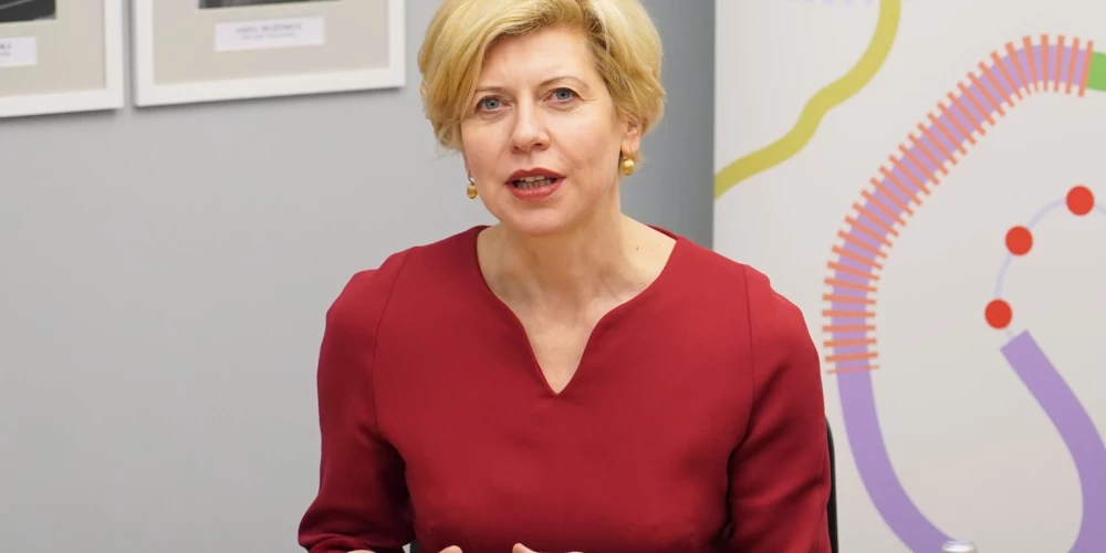 “Mēs reizēm no skolotāja gaidām supervaroni, bet patiesībā viss sākas ar cilvēcīgumu – ar siltumu, empātiju un attieksmi,” saka Anda Čakša.