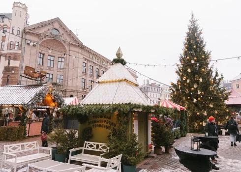 Ziemassvētku tirdziņš Doma laukumā.