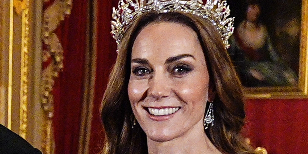 Princese Ketrīna Vācijas valsts vizītei par godu rīkotajā banketā Vindzoras pilī šā gada 3. decembrī.