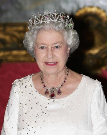 Karaliene Elizabete II ar Orientālo loka diadēmu bija rotājusies tikai vienu reizi – 2005. gadā maltas vizītes laikā.