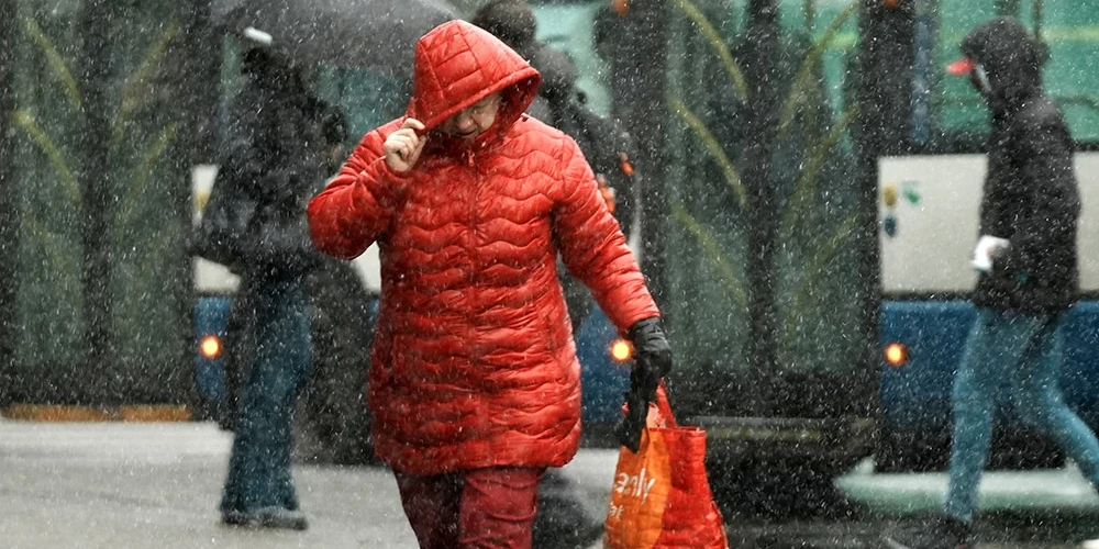 Arī Rīgā laiks būs mākoņains un lietains.