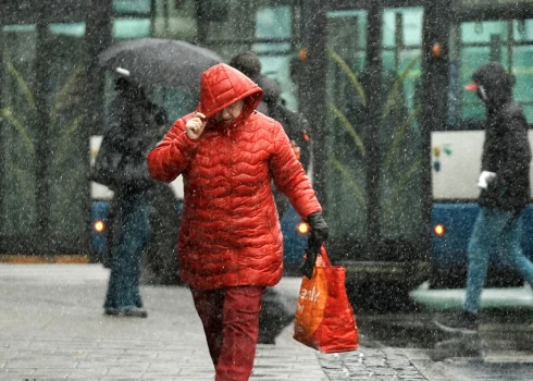 Arī Rīgā laiks būs mākoņains un lietains.