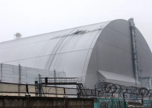 Способность саркофага удерживать возможные выбросы радиации потеряна. 