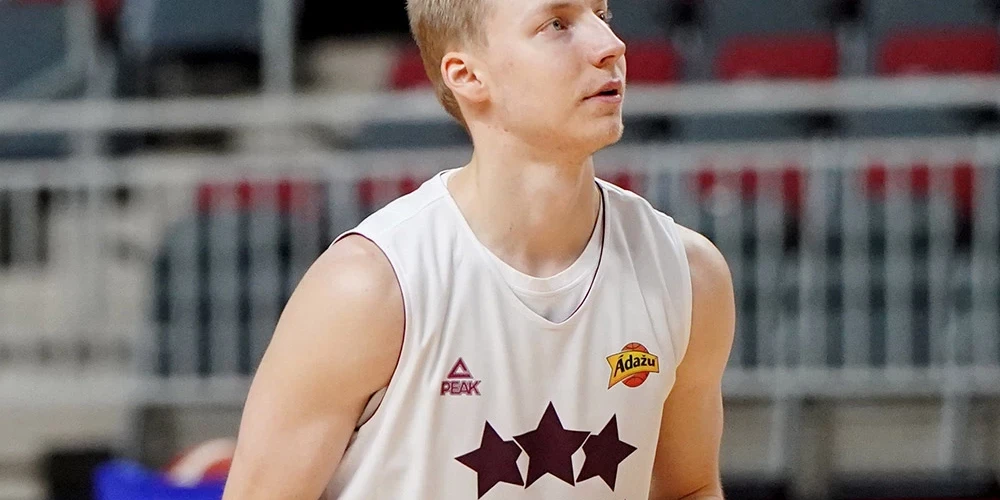 Toms Skuja pie savainojuma ticis Latvijas valstsvienības treniņa laikā un nevarēs doties laukumā aptuveni četras nedēļas.