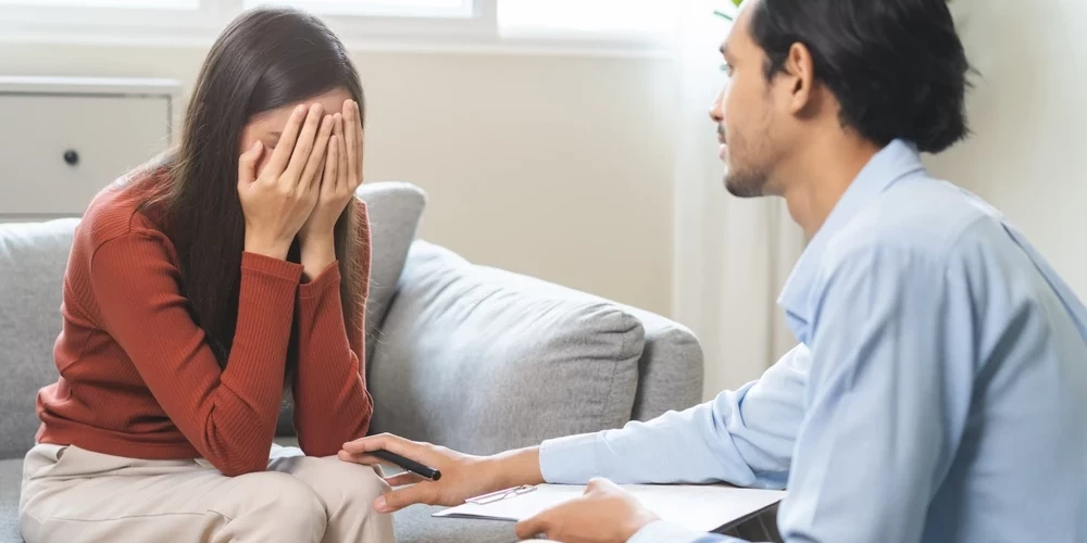 Люди все чаще обращаются за поддержкой специалистов в случаях выгорания, тревожности и хронического стресса.