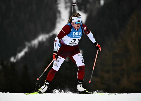 Sanita Buliņa šaušanā guļus aizvēra visus mērķus, bet šaušanā stāvus pieļāva vienu kļūdu un finišā piekāpās uzvarētājai 37,8 sekundes.