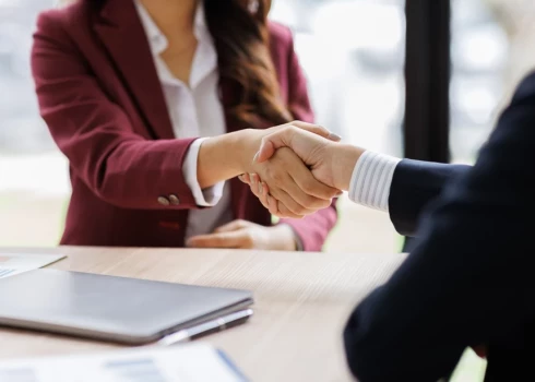 К концу 2024 года в Латвии было зарегистрировано почти 185 тысяч экономически активных предприятий.