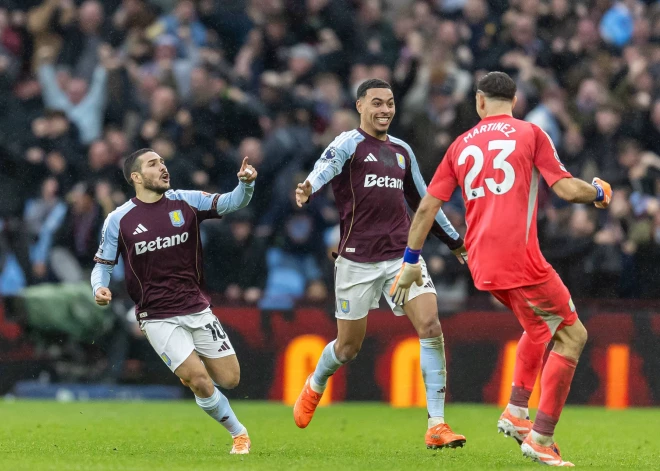 "Aston Villa" izcīna uzvaru kompensācijas laikā, pārtraucot "Arsenal" 18 spēļu nezaudēto sēriju