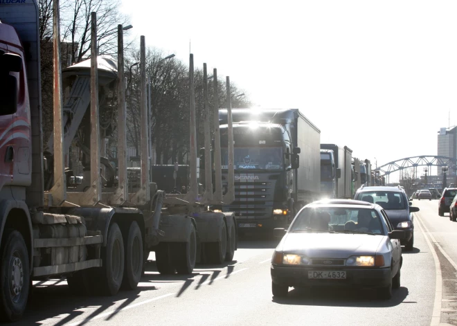 Svētdien plānota protesta akcija pret jauniem autoceļu lietošanas nodokļiem komercauto