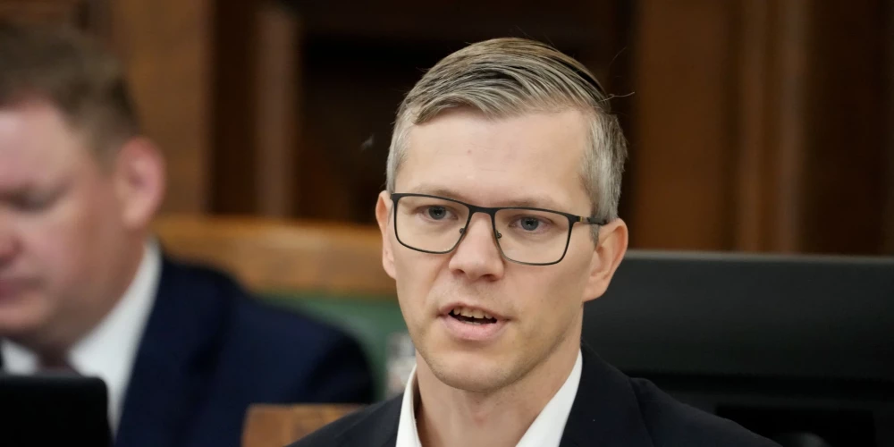 Эдмунд Цепуритис - председатель комиссии Сейма по делам Европы, депутат комиссии по иностранным делам.