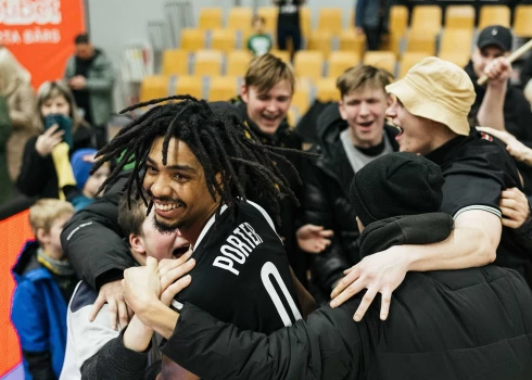 "VEF Rīga" LIBL spēlē pārspēj Valmieras basketbolistus.