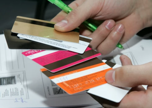 Kāpēc cilvēki joprojām izvēlas tikai vienu kontu un vai tas ir risks?