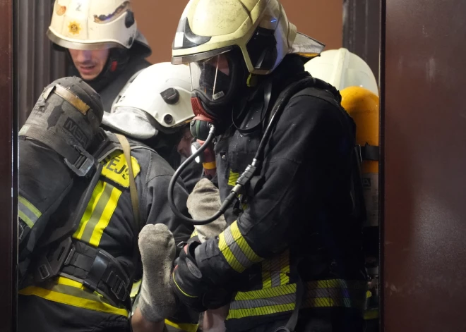 Sestdienas vakarā ugunsgrēkā Ulbrokā gājis bojā cilvēks