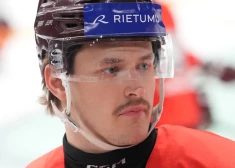 Tralmaks gūst vārtus uzvarētā AHL mačā