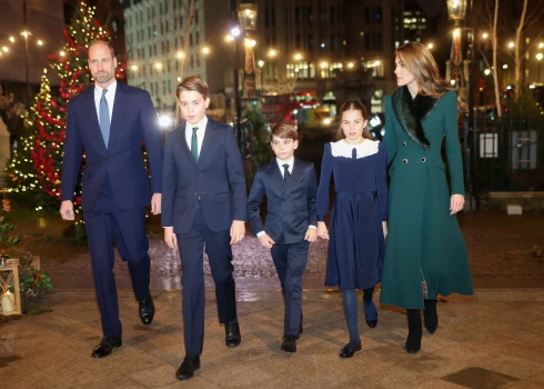 Принц Уильям, принц Джордж, принц Луи, принцесса Шарлотта и Кэтрин посетили рождественскую службу Together At Christmas в Вестминстерском аббатстве 5 декабря 2025 года в Лондоне.