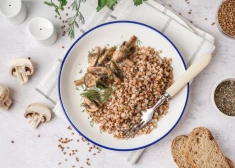 Гречка по-зимнему с грибами и луком: простое блюдо, которое согревает