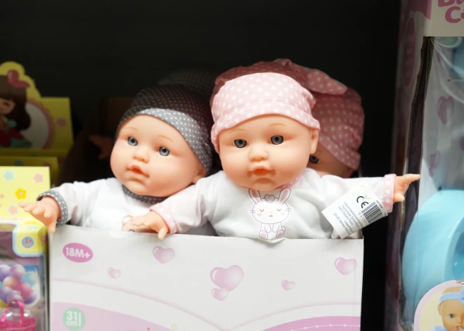 Organizācijas iebilst pret ministrijas ieceri noteikt audžuģimenē maksimāli pieļaujamo bērnu skaitu