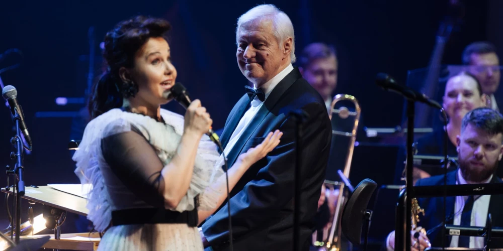 Ar vērienīgu simfodžeza koncertu nosvinēta diriģenta Jēkaba Ozoliņa 80. jubileja.