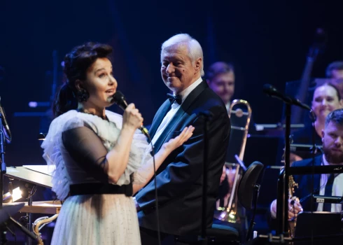 Ar vērienīgu simfodžeza koncertu nosvinēta diriģenta Jēkaba Ozoliņa 80. jubileja.