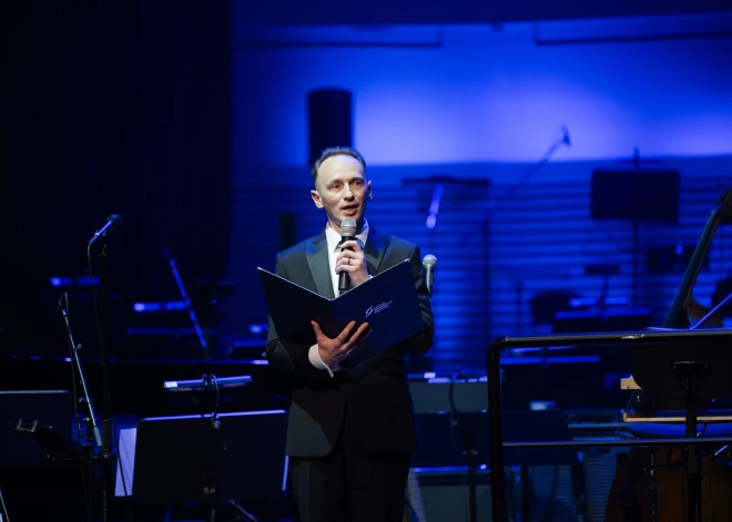 5. decembrī, uz Liepājas koncertzāles "Lielais dzintars" skatuves kāpa Liepājas Simfoniskais orķestris, Latvijas Radio bigbends un solisti, lai ar vērienīgu koncertu nosvinētu 80 gadu jubileju leģendārajam diriģentam, mūzikas pedagogam un aranžētājam Jēkabam Ozoliņam, pašam jubilāram esot pie diriģenta pults.