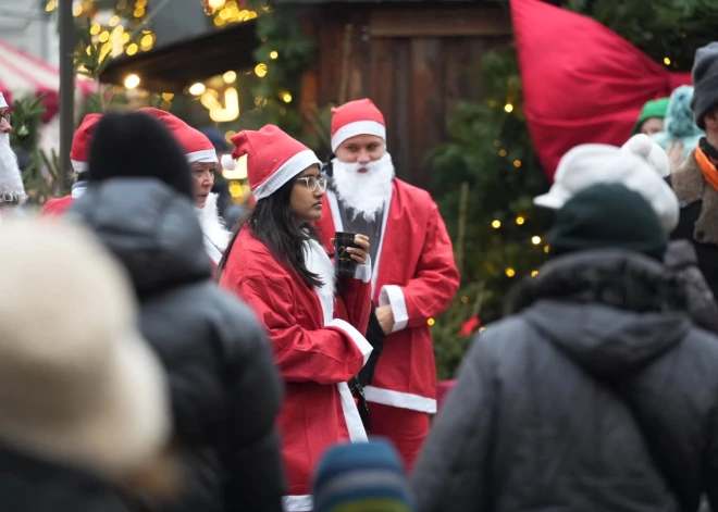 Ziemassvētku vecīši jau 18. reizi skrien pa Rīgu.